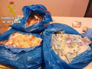 Guardia Civil dinero bolsas