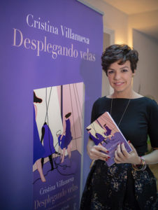 Villanueva debuta en la escritura con el ensayo 'Desplegando velas'.