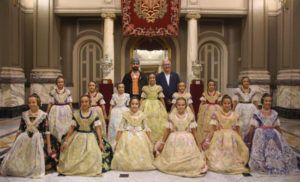 Fallera Mayor Infatil de Valencia y Corte de Honor
