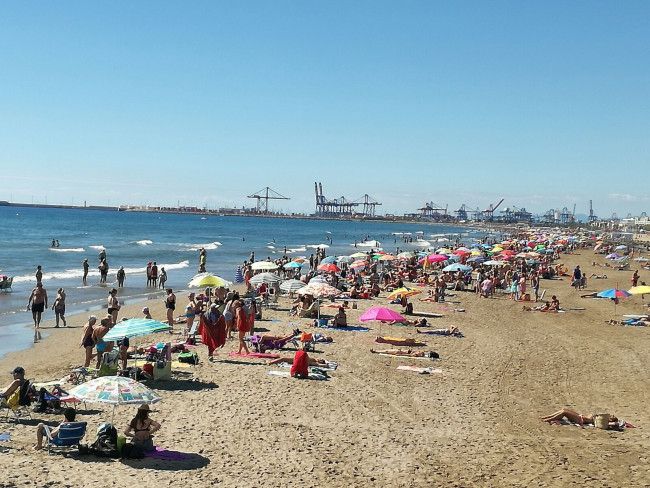 7 playas de la ciudad de València lucirán este verano la bandera azul