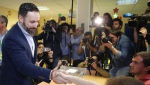 Abascal votando