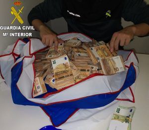 Guardia Civil dinero intervenido