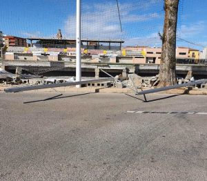 Puçol temporal viento valla campo fútbol