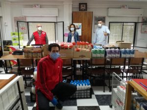 Los concejales del PP junto al presidente de Cruz Roja, en su local social