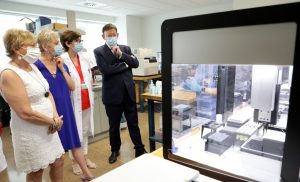 Ximo Puig visita Covidrobots La Fe