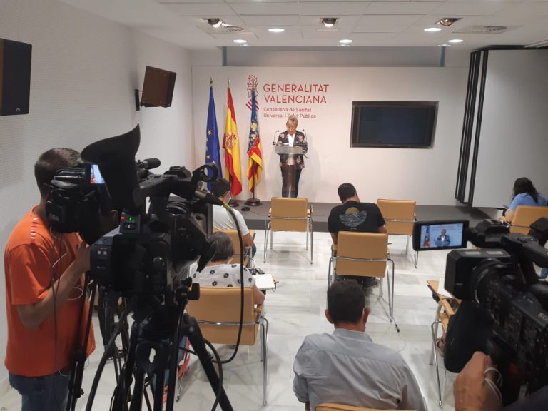 Ana Barceló anuncia que se van a contratar a 410 profesionales para asistencia y rastreo
