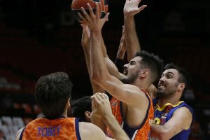 Primera derrota en la Turkish Airlines EuroLeague ante el FC Barcelona (66-71)