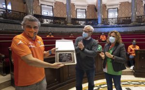 El CD Giner de los Ríos, recibido en el Ayuntamiento de València