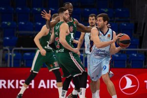 Final de la primera vuelta con derrota en Vitoria (71-70)