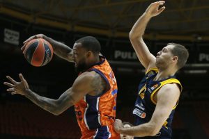 Valencia Basket suma la décima victoria en la Euroliga ante el Khimki Moscow Region (88-82)