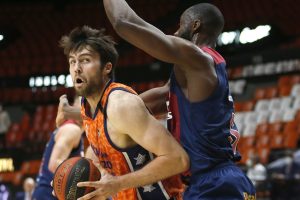 La décima victoria seguida en Liga Endesa llega en la Fonteta ante TD Systems Baskonia (83-61)
