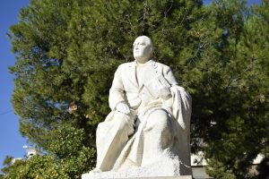 Vicente Blasco Ibáñez escultura en Burjassot