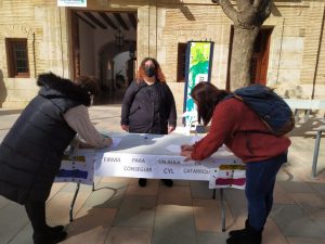 recogida firmas aula CyL Catarroja