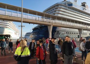 Cruceristas a su llegada al Puerto de Valencia