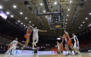 San Emeterio fue un calvario para Baxi al final del partido