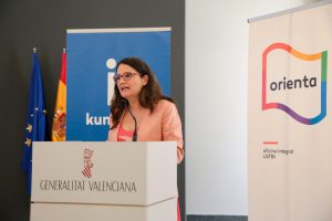 La vicepresidenta Mónica Oltra durante la presentación de los servicios 'Orienta' y 'Kumpania' en 2019