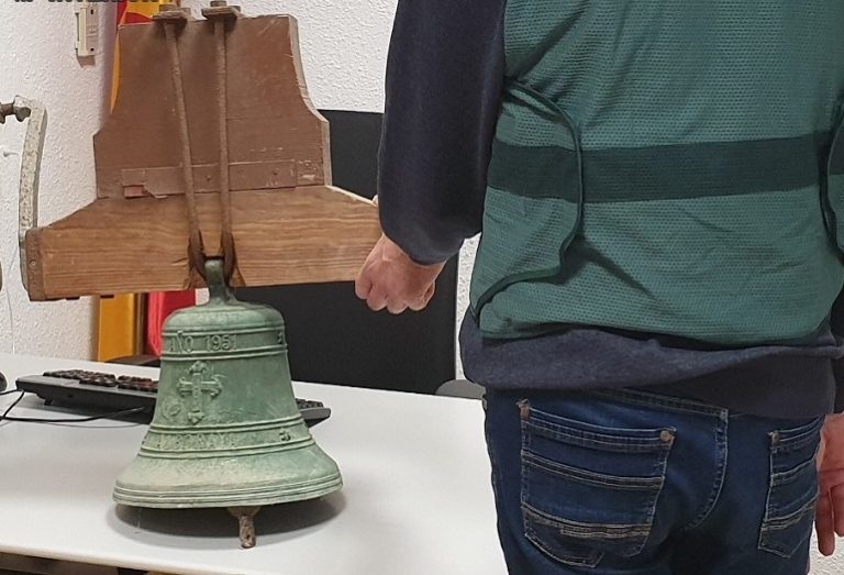 Recuperan la campana robada de una ermita de Alboraya en 1999