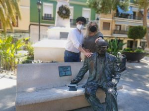 Estatua Estellés en Burjassot