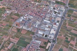 Vista aérea de la CV-300 a su paso por Museros (a la izquierda de la vía). Foto: Google Maps