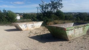 Paterna limpieza vertidos ilegales contenedores para el depósito de los residuos recogidos