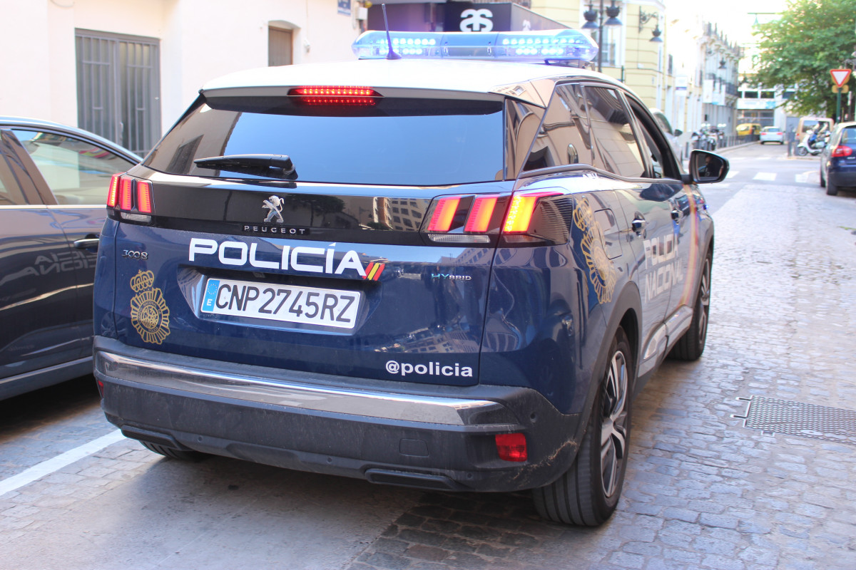 Detienen en València a un joven de 23 años tras agarrar por el cuello a su hermano de 7