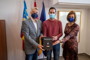 Carlos F. Bielsa, alcalde, M.Luisa Martínez Mora, portavoz del gobierno, y Jose M. González Murgui, portavoz de C's