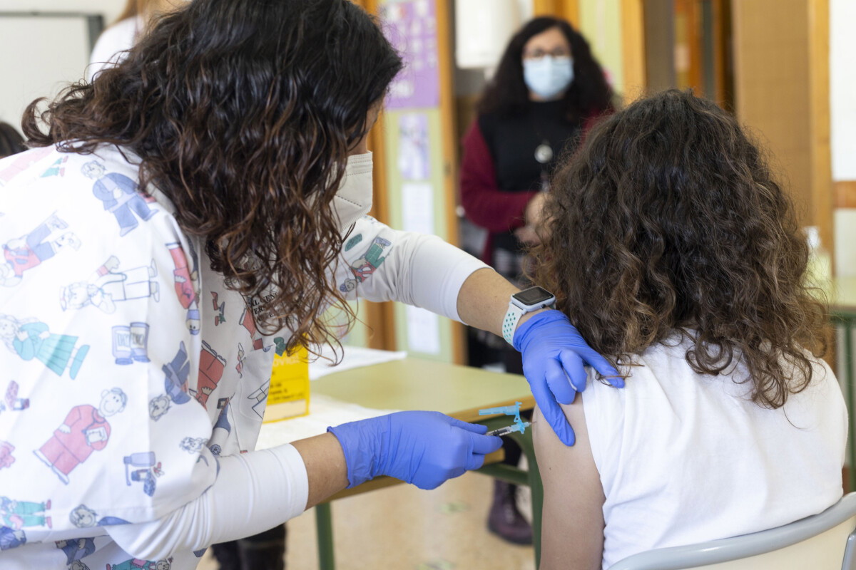 Inicio del proceso de vacunación contra la Covid19 en centros escolares de Castelló.