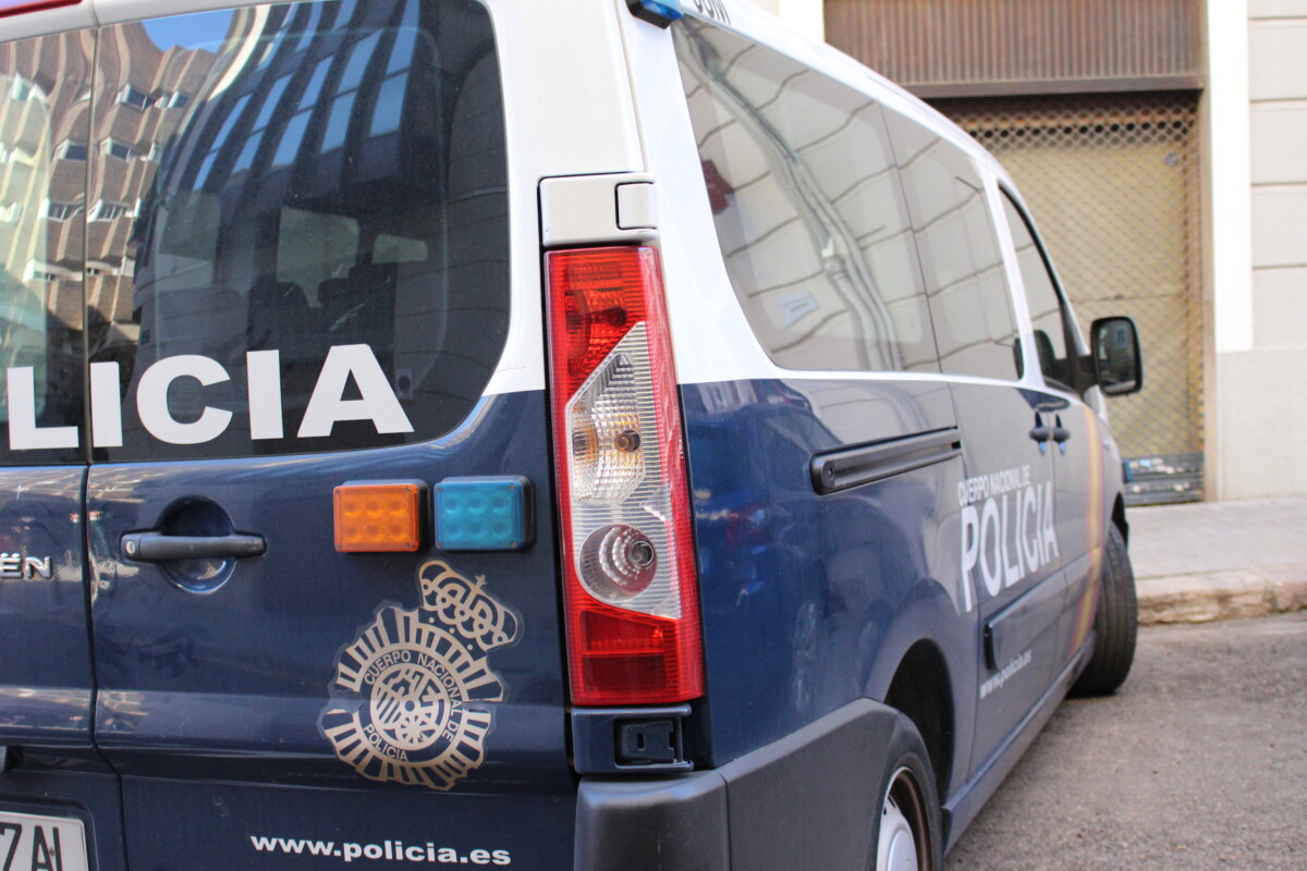 Detenidos en València 5 hombres que atracaron a una pareja de madrugada