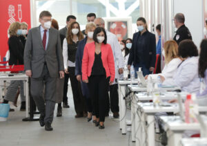 Visita de la ministra de Sanidad, Carolina Darias, al vacunodromo con Ximo Puig