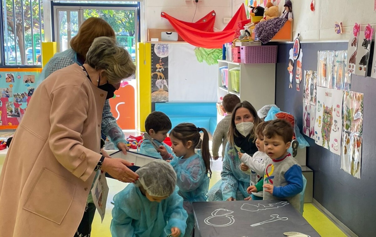 La prestigiosa investigadora Anna Lluch estrena su aula en el centro infantil de la UPV