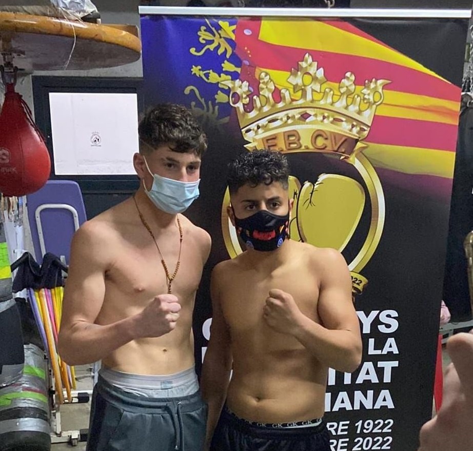 Eugenio Montoya y Héctor González (Club Boxeo Moncada), instantes antes de competir en Castellón