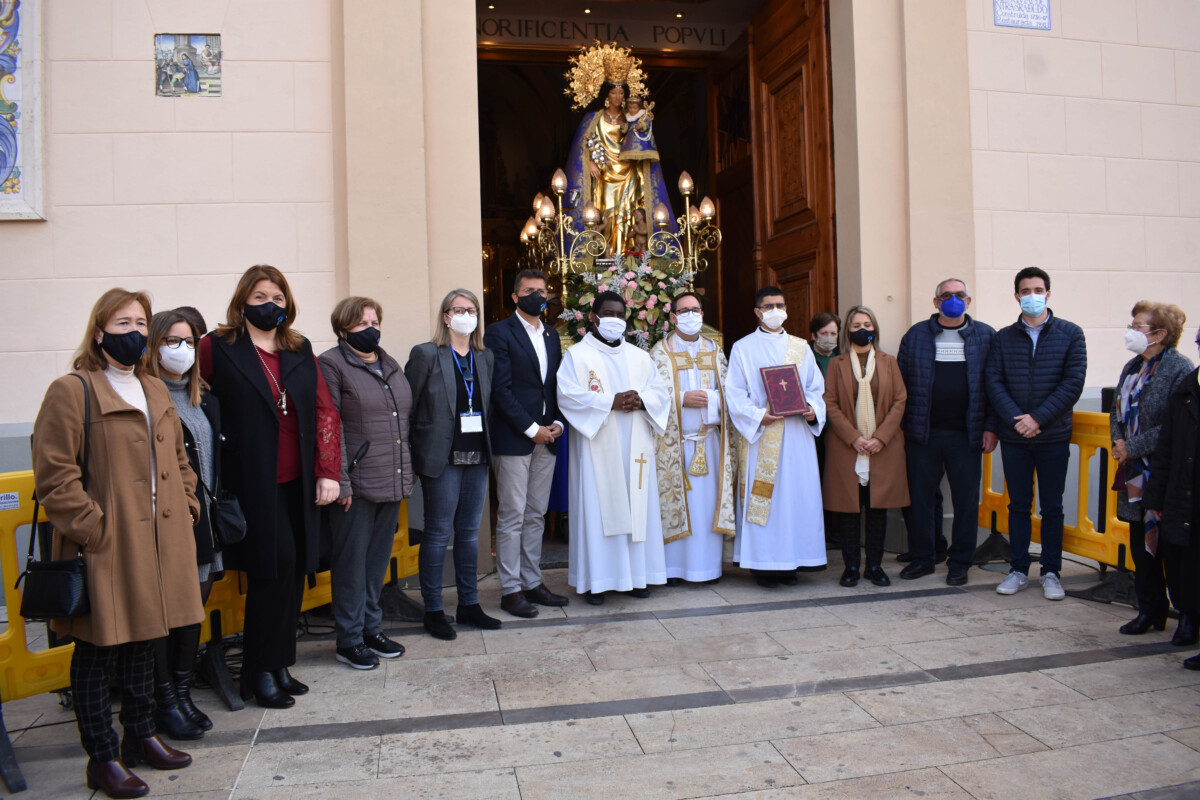El colegio María Inmaculada de Alfafar recibe a la Virgen Peregrina por su 75 aniversario