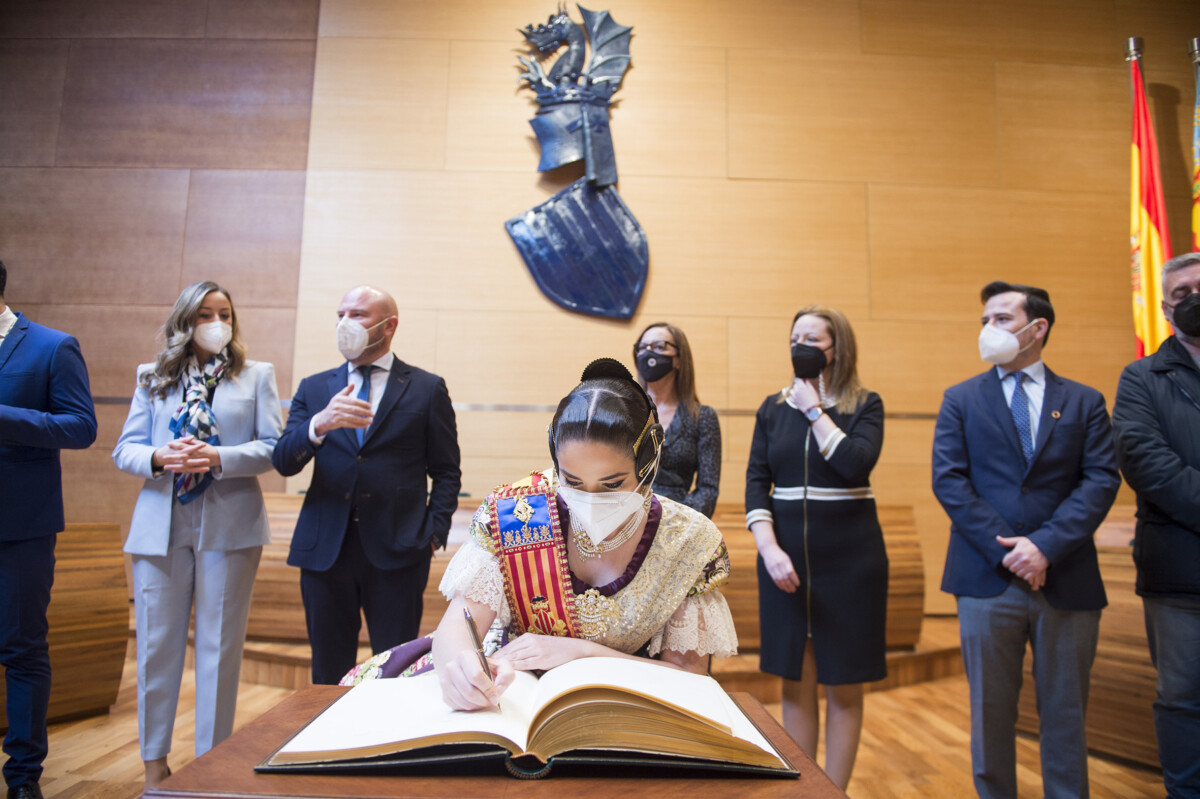 Recepción fallera mayor y corte Valencia