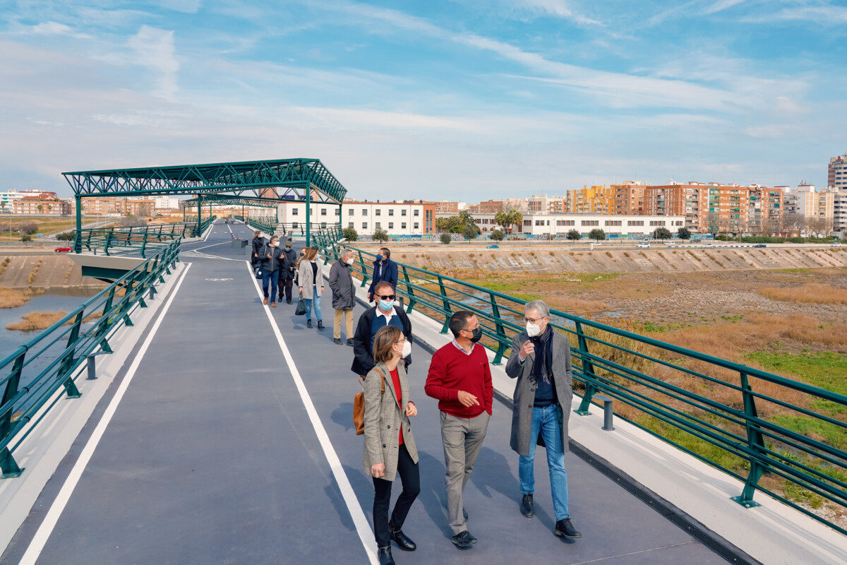 pasarela ciclopetaonal sobre nuevo cauce rio turia