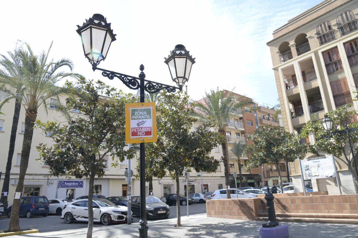 zona infantil Paiporta prohibición tirar petardos