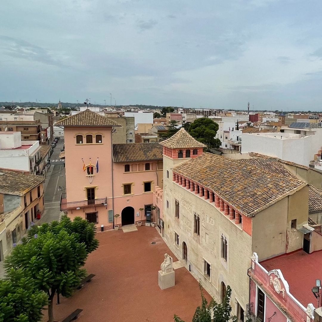 Plaza ayuntamiento Alfara