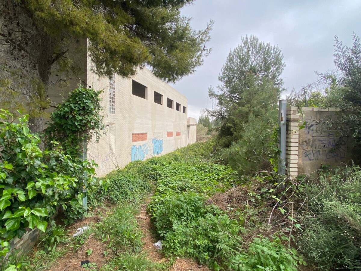 abandono del edificio de la Lloma de Birlet