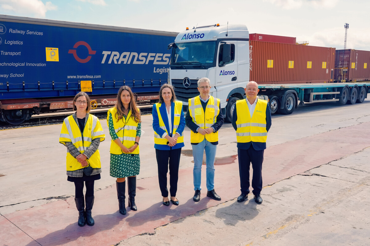 tren hacia ucrania desde Silla con ayuda humanitaria