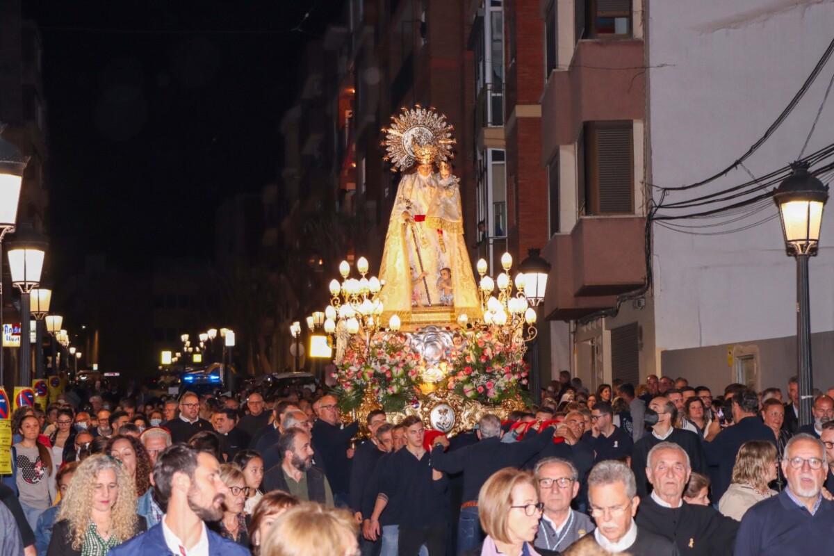 Las celebraciones en honor a la Virgen de los Desamparados llenan las calles de Torrent (