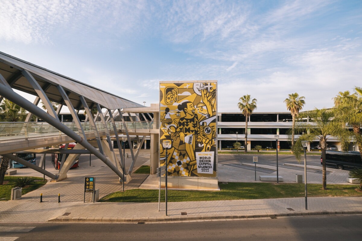 Valencia Capital Mundial del Diseño cartel aeropuerto valencia