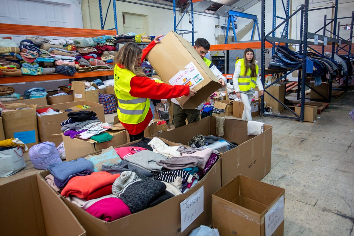 voluntarios economato refugiados ucranianos