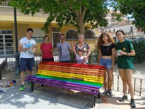 Almàssera pintará 11 bancos por la Diversidad conmemorando el día Internacional del Orgullo LGTBI
