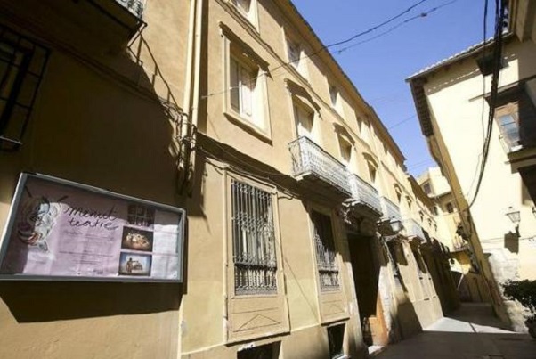 Dos Punts Estudi realizará la imagen teatro Escalante