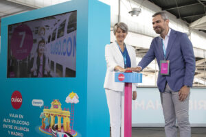 Hélène Valenzuela y Federico Pareja inauguran la venta