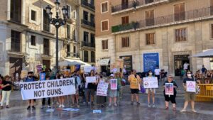 València se solidariza con las víctimas de los tiroteos en Estados Unidos