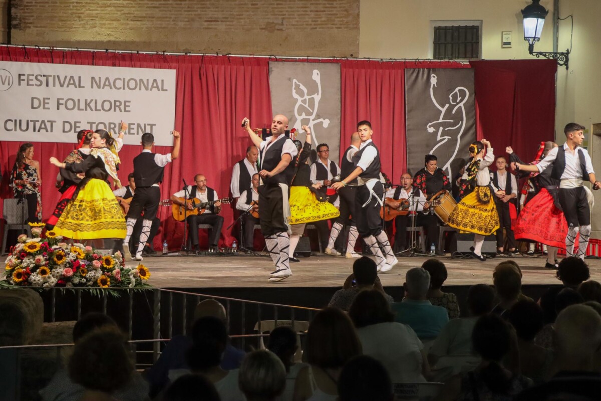 La plaza de la Iglesia de Torrent se llena de danza, música, cultura y tradición con el XVI festival nacional de folklore La plaza de la Iglesia de Torrent se llena de danza, música, cultura y tradición con el XVI festival nacional de folklore