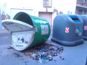 vinalesa contenedores volcados