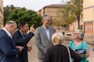 Héctor Illueca y Rafa García visitan 613 viviendas de Burjassot