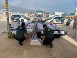 Prendas de ropa y móviles aprehendidos en el Puerto de Valencia