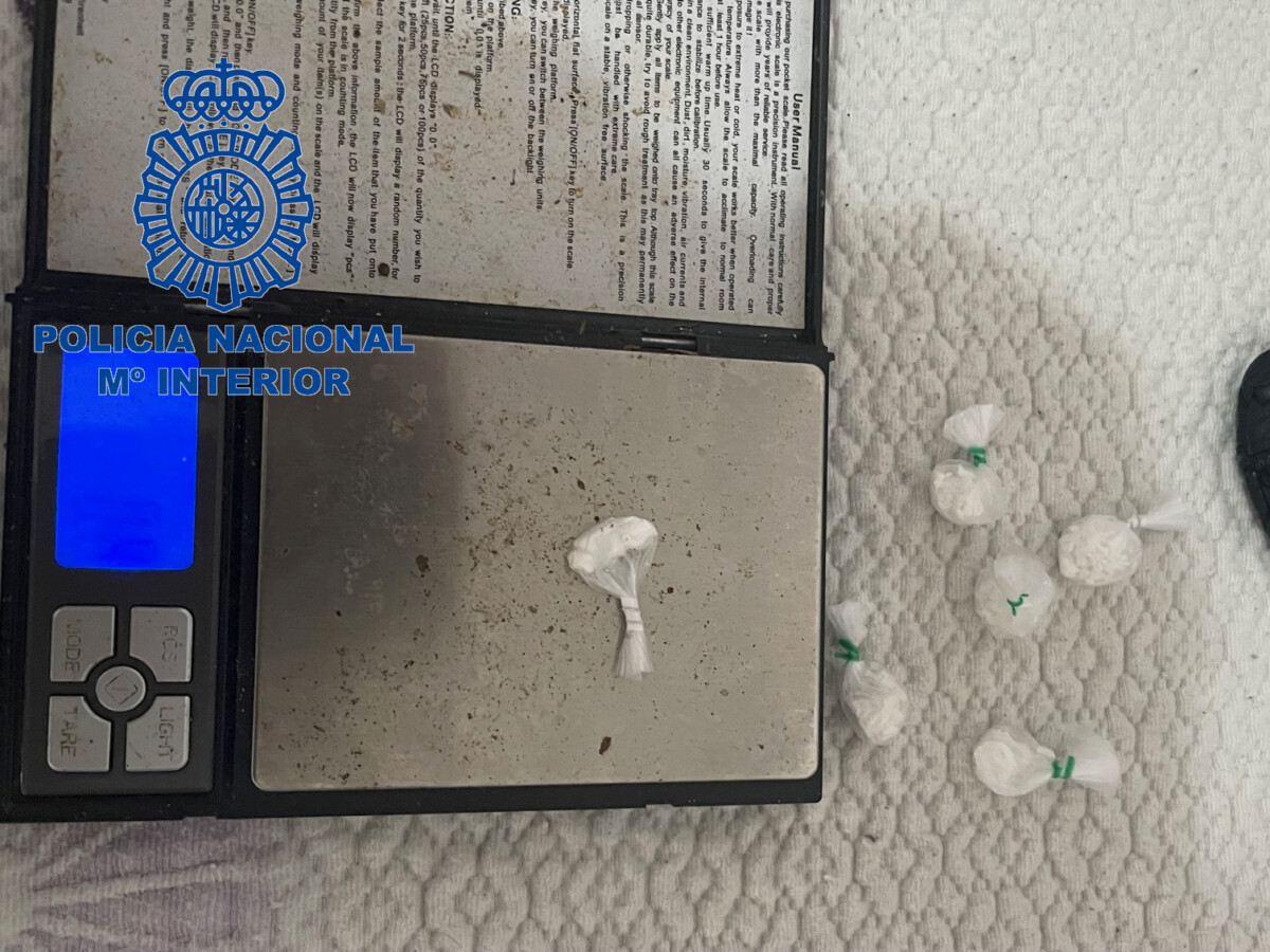 La Policía Nacional desmantela dos puntos de venta de droga al menudeo en Trànsits y Torrent